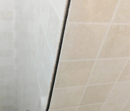 麻栗坡瓷砖空鼓维修公司分享阳台瓷砖脱落的修复过程可以分为以下几个步骤